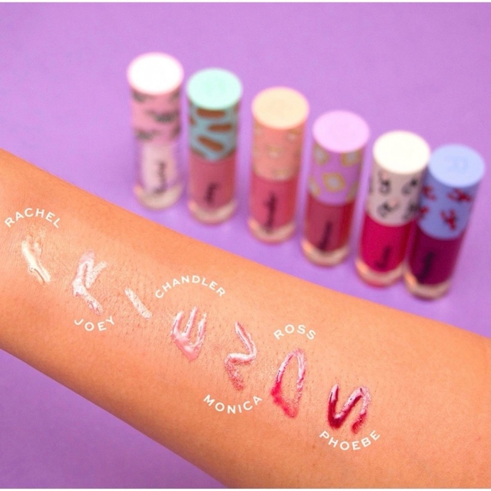 Makeup Revolution x Friends Phoebe Lip Gloss - Picture 5 of 14